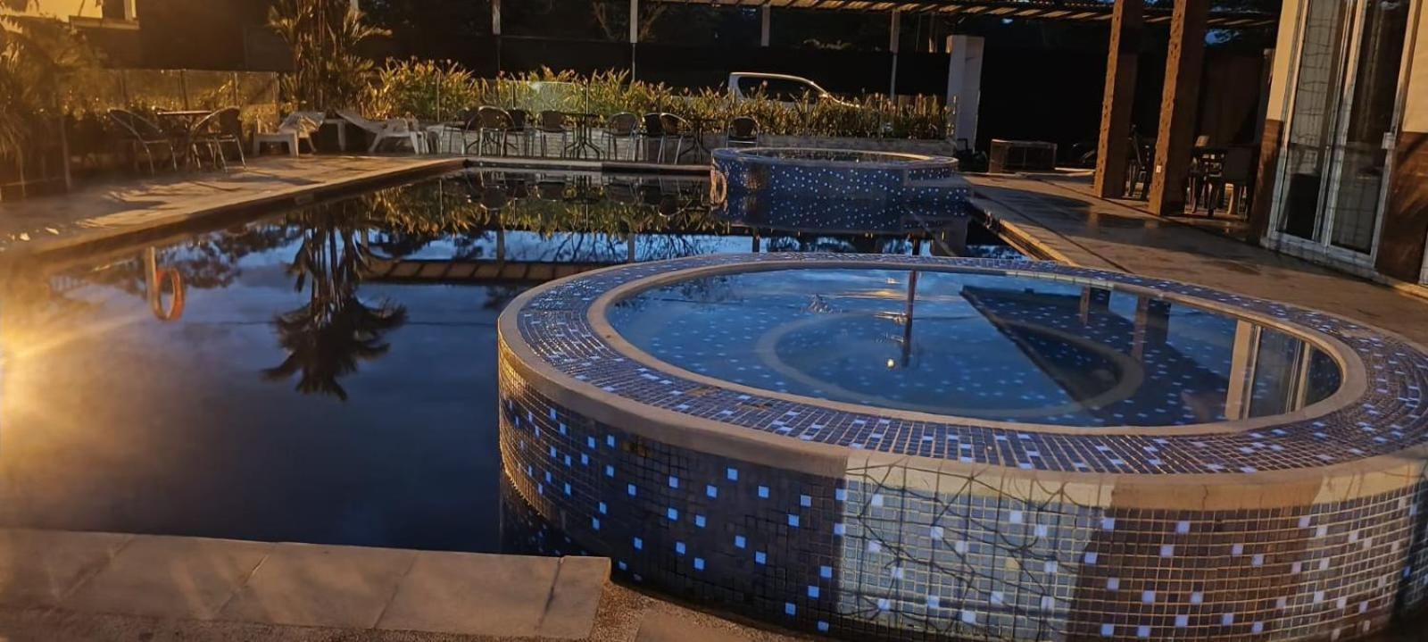 Hotel La Quinta Вилавиченцио Екстериор снимка